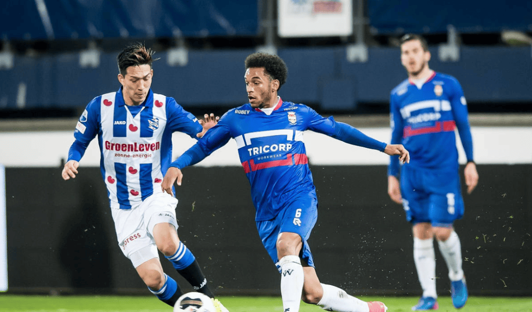 皮一下很开心!赫尔城社媒打趣:新援穿几号?才知道他名字怎么拼