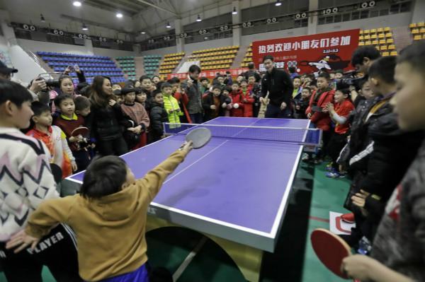 挥不仅是球 挥不仅是球